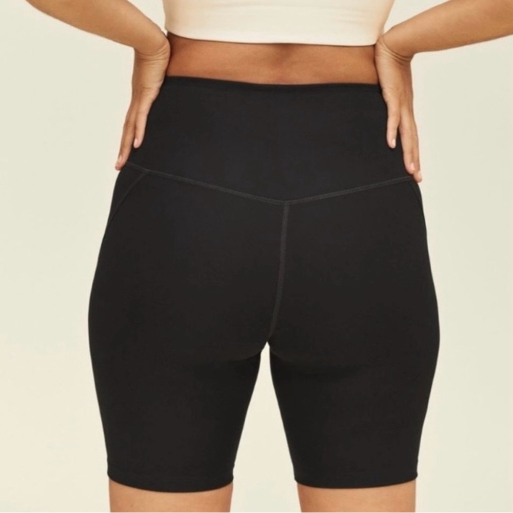 Girlfriend Collective Black Biker Shorts - Picture 2 of 7